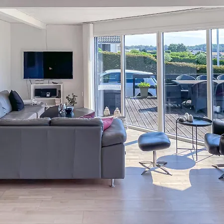 In With House Sea View Semesterbostad