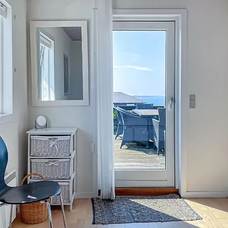 In With House Sea View Semesterbostad